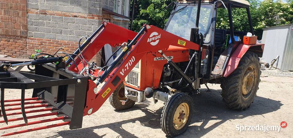 Ładowacz czołowy firmy Agrosped model V700