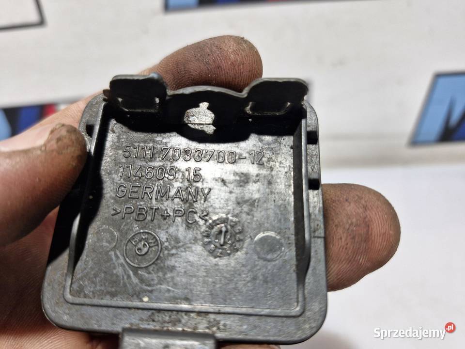 BMW E60 E61 ZAŚLEPKA HAKA ZDERZAKA PRZÓD 7033700