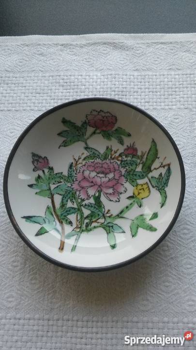Śliczny talerzyk z pięknym ręcznym wzorem inny kolor