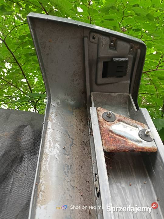 Mercedes 190 W201 zderzak tylny szeroka listwa osobowe