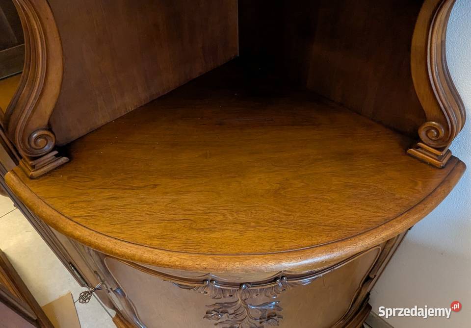 piękna narożna witryna ludwikowska orzech sklep Meble Dąbrowa Górnicza