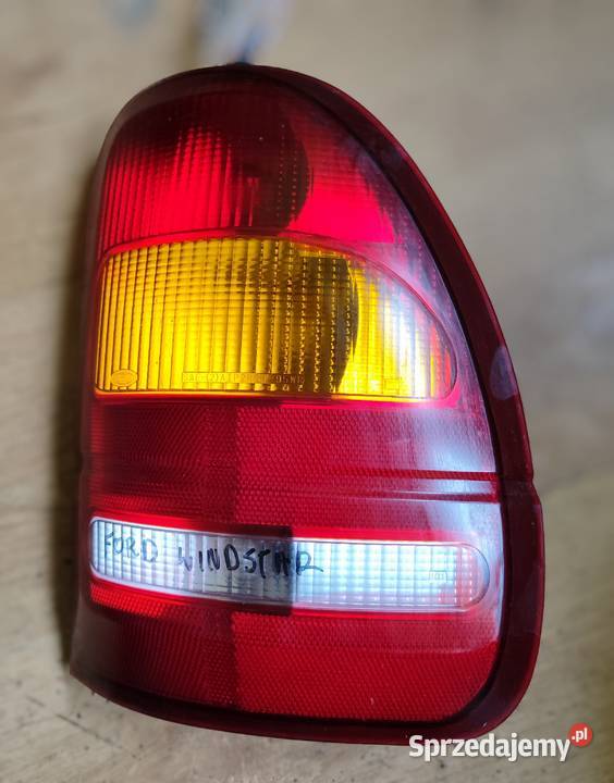 Ford Windstar Lampa prawy tył osobowe