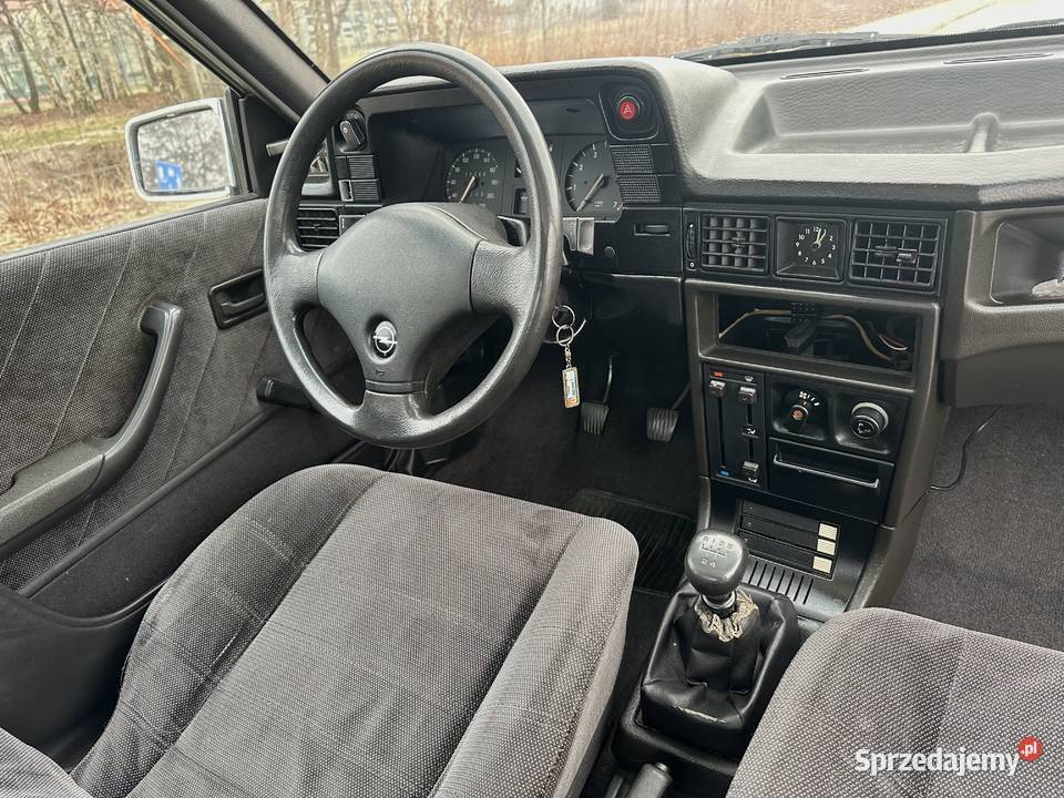 Opel Kadett 14i KAT Beauty 1990r Sedan Ostrów Wielkopolski