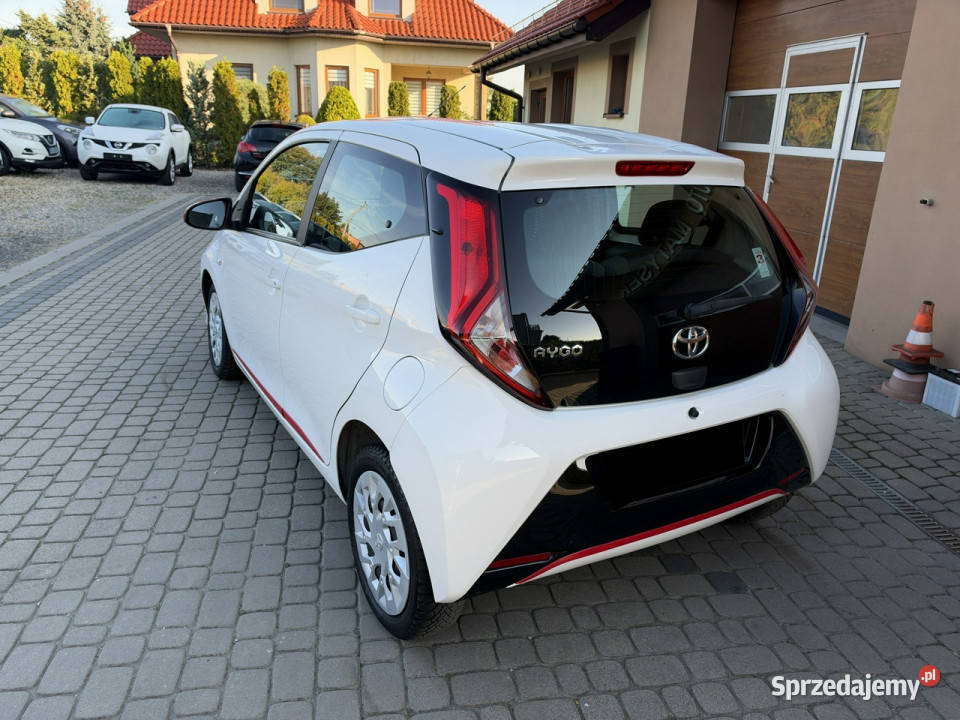 Toyota Aygo 10 72 Klimatyzacja Kamera CarPlay II isofix Orzech