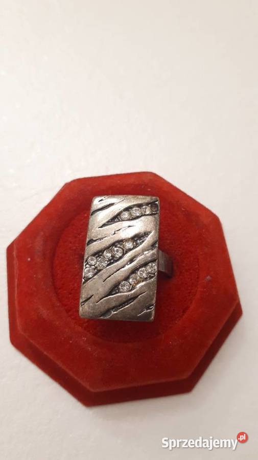 pierścionek srebrny z cyrkoniami