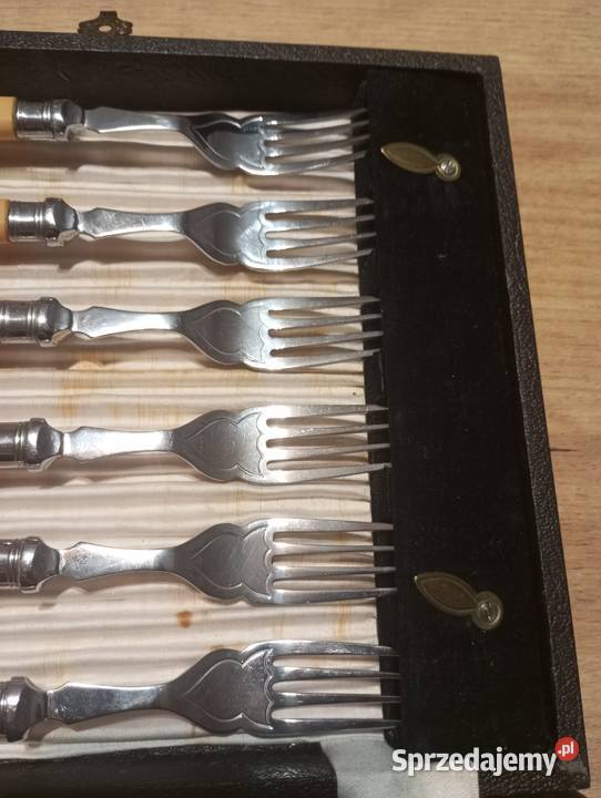 Komplet sztućców z rękojeścią z bakelitu Biłgoraj sprzedam