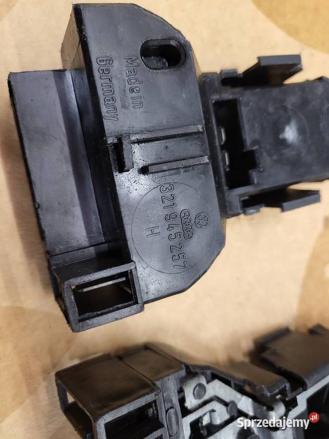 Oprawki żarówek lampa tył volkswagen Passat b2 Rok produkcji 1986 Lublin