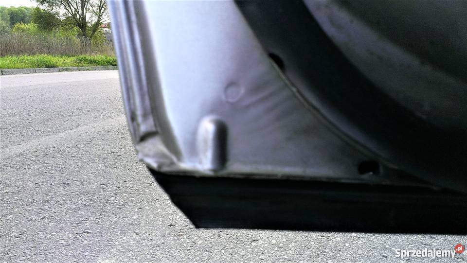 1998 MercedesBenz Klasa E Samochód osobowy 25 światła przeciwmgielne E-klasa Samochody osobowe świętokrzyskie