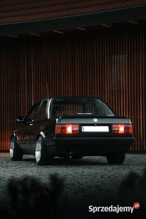 Wynajem samochodu do ślubu Dodge Challenger BMW