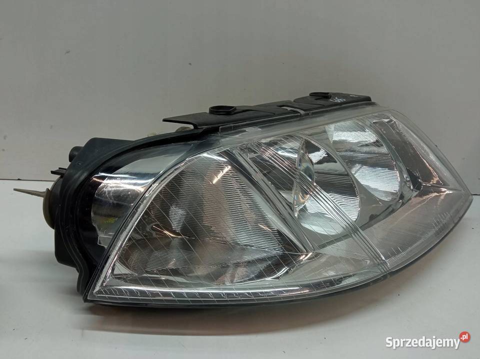 LAMPA PRZÓD PRAWA LIFT FL VW Volkswagen Passat V