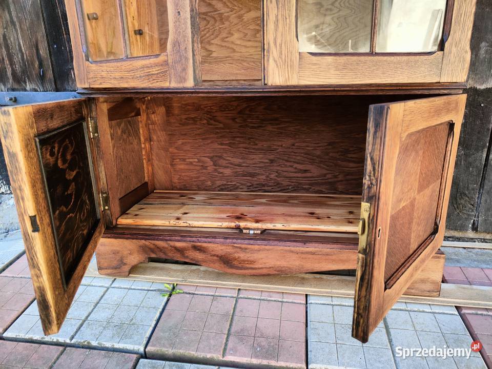 Drewniana szafa biblioteczka z dworku Rzeszów