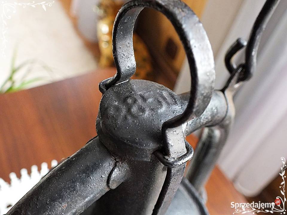 Stara lampa naftowa Nietoperz z lat 2030 I poł