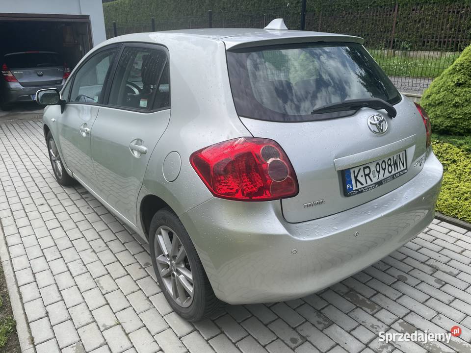 Toyota Auris I 16 124 2008 Garażowany sprzedam