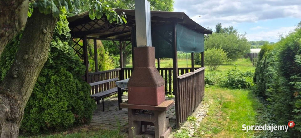 Dom z budynkiem gospodarczym Chałupki