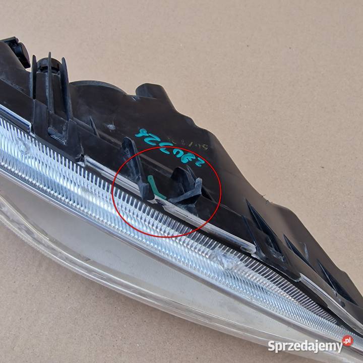 HYUNDAI I30 1216 HALOGEN PRAWY DRL LED osobowe Bieleń