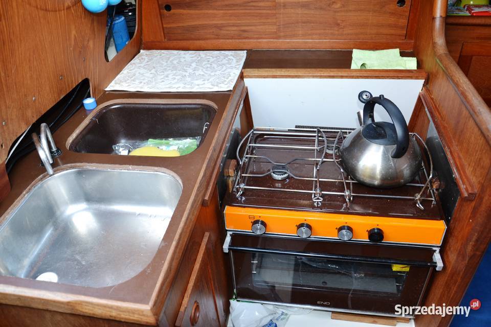 Uszkodzony jacht omega 28