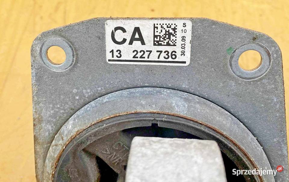 OPEL INSIGNIA 20 220 PODUSZKA SILNIKA 13227715 Radom