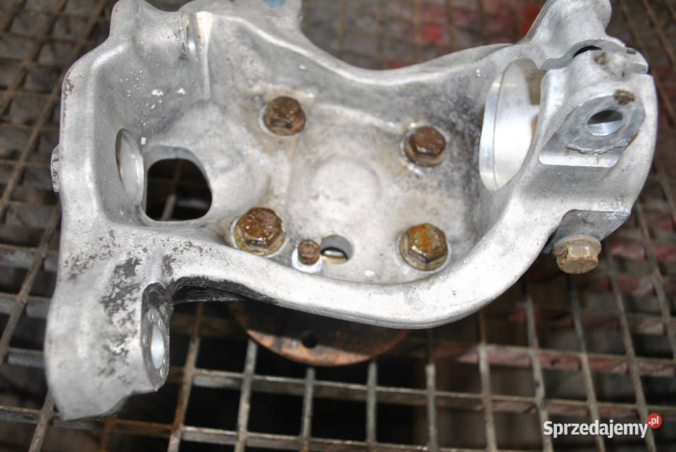 Zwrotnica przednia lewej stronie BMW E60 E61 osobowe Poręba