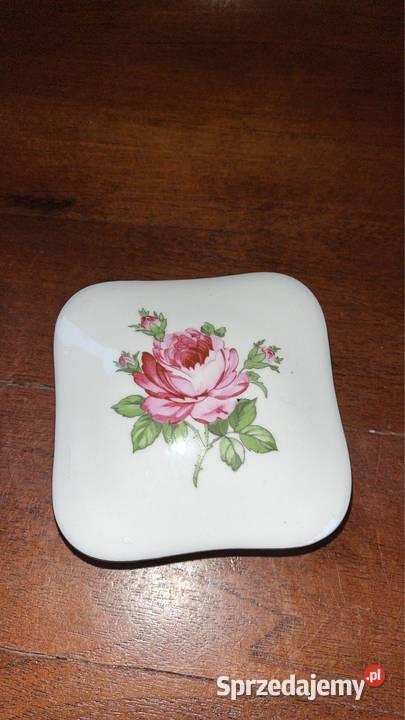 Puzderko Syg GDR Biała porcelana z różą Porcelana i szkło
