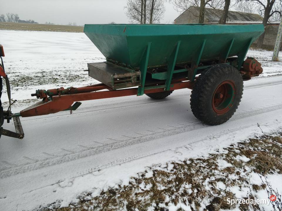 Rozsiewacz wapna Piast RCW3 Rozsiewacze nawozów Skarżyn