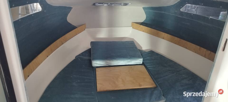 Łódź motorowa bez silnika odrestaurowana z Rok produkcji 2004