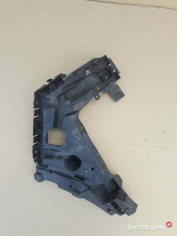 VOLVO XC40 ŚLIZG ZDERZAKA LEWY TYŁ MOCOWANIE Bieleń