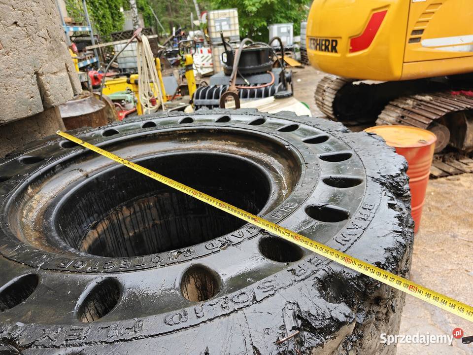 Opony pełne z ładowarek Liebherr Doosan CAT Opony i felgi świętokrzyskie