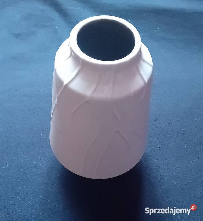 Niemiecki wazon ceramiczny zdobiony techniką wielkopolskie