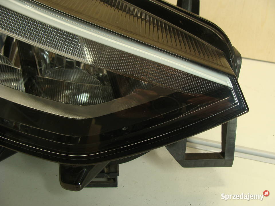 VW ID3 ID3 LAMPA PRZEDNIA PRAWA LED 10B941006A
