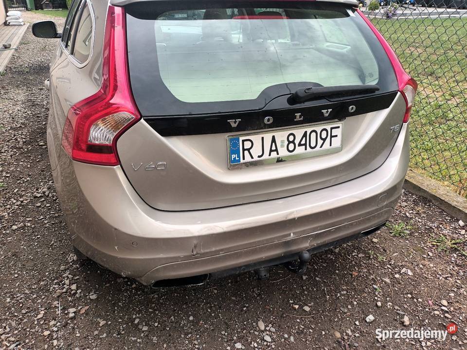 Volvo V60 T5 benzyna 245 2015 111 kolizji Sośnica sprzedam