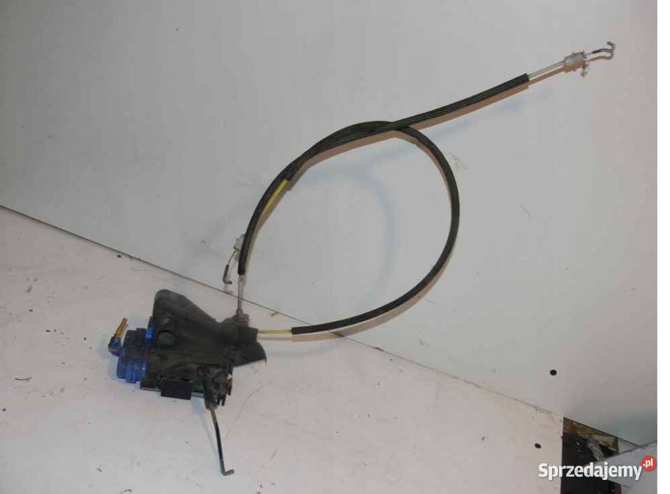 AUDI A4 B5 ZAMEK DRZWI PRAWY TYŁ 8D0839016A