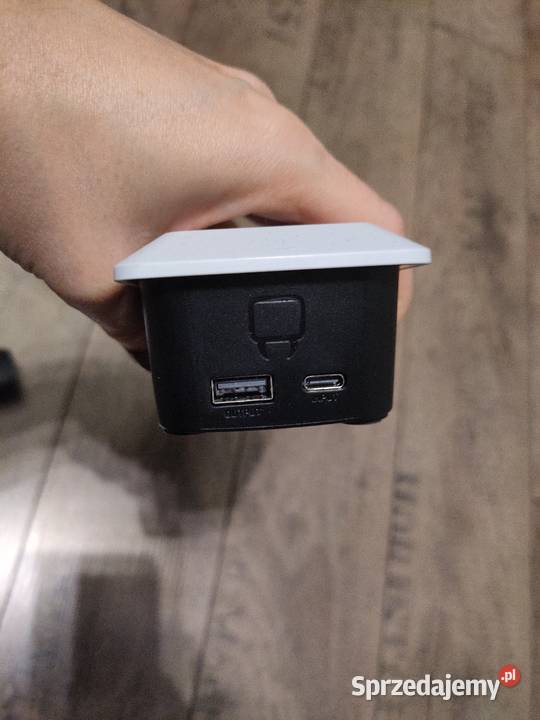 Stacja ładowania kontrolerów 5 Venom stan Istebna