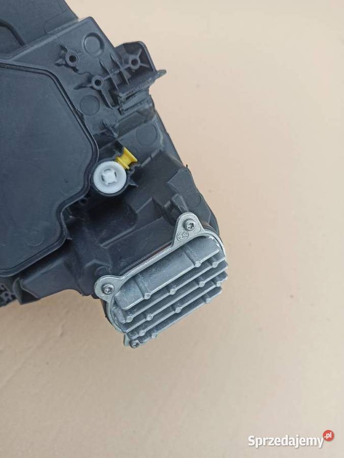 VW ID4 REFLEKTOR PRAWY LAMPA PRAWA FULL LED Bieleń