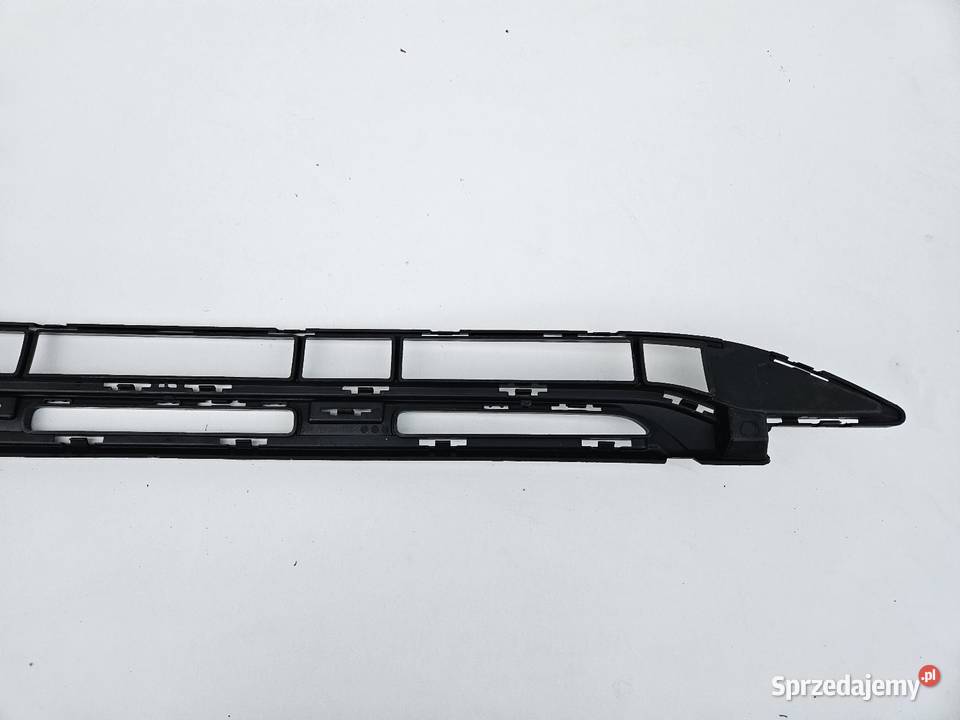 MERCEDES GLA W247 KRATKA ŚRODKOWA ZDERZAKA PRZÓD Międzychód