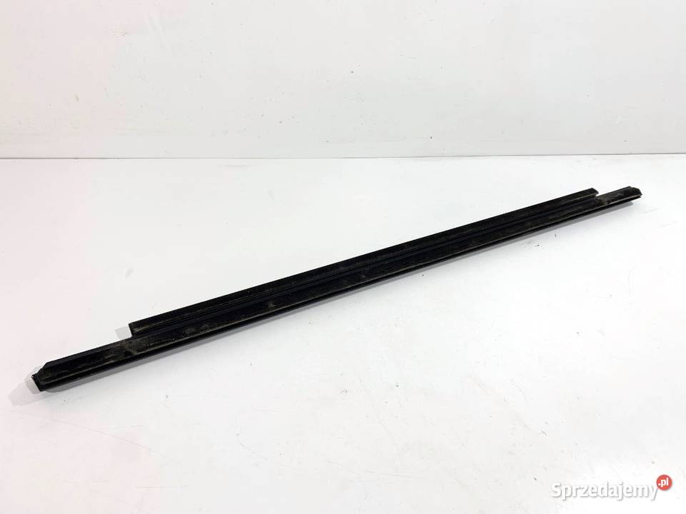 LISTWA ZGARNIAJĄCA TYŁ PRAWY BMW F44