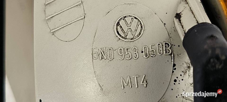 KIERUNKOWSKAZ PRAWY VOLKSWAGEN POLO III 6N Lipno