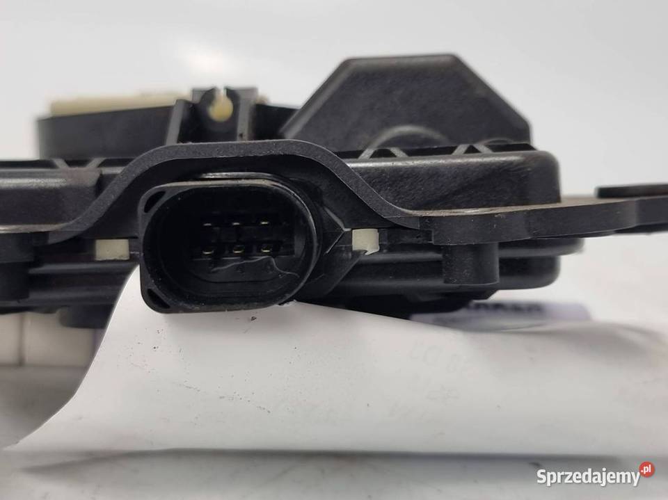 DOCIĄG DRZWI AUDI S8 D3 4E0837059 Lipno