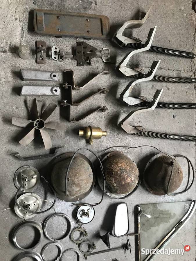 Szybka trójkątna w drzwiach Syrena 105