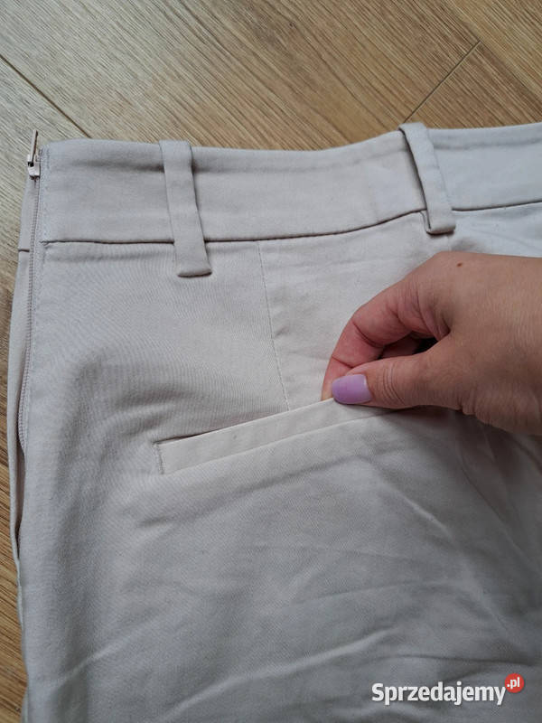 Klasyczne rurki HM w odcieniu pudrowego różu