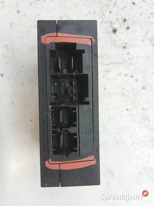 SKRZYNKA BEZPIECZNIKÓW 7510638 36 B Bmw Seria 7 Rok produkcji 2002
