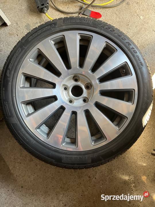 Flaga i opona z zapasu Audi A8 4E0601025N 2004 Poznań