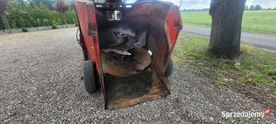 Trioliet wóz paszowy pionowy wielkopolskie Huta Szklana