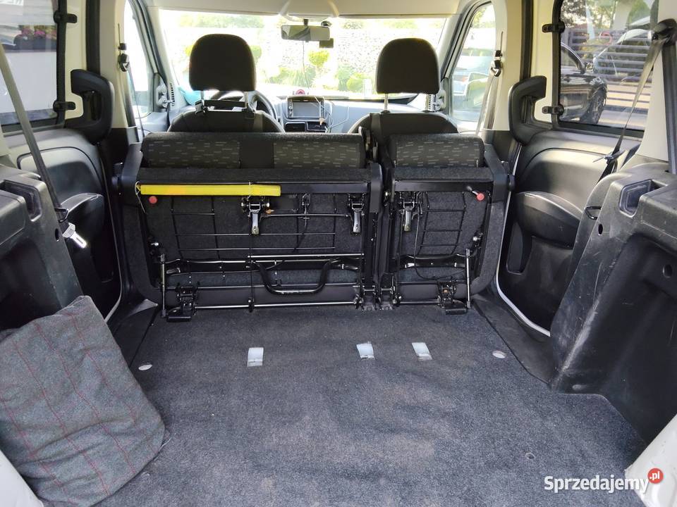 Opel Combo Van L2H1 2012 światła przeciwmgielne Zamość sprzedam