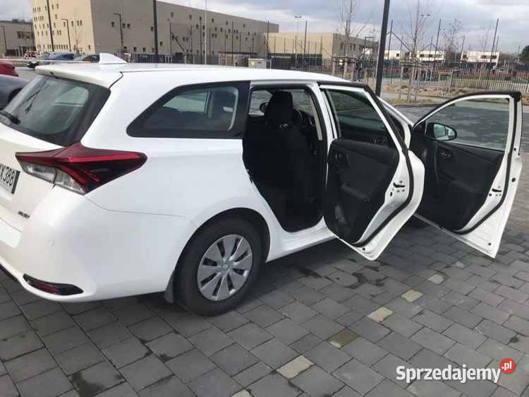 Toyotę Auris II Lift 2015 r Wrocław