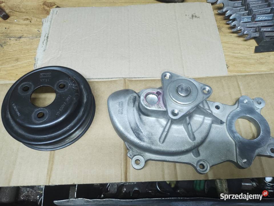 Pompa wody ford mustang 37 V6 z kółkiem 2016 Kraków