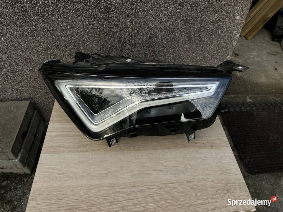 Seat Ateca Lampa Prawy Przód Cała 576941032B osobowe pomorskie Chojnice sprzedam