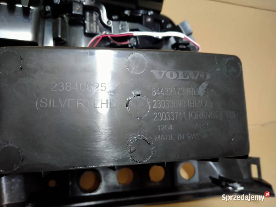 VOLVO FH4B ŚRODKOWA CZĘŚĆ DESKI ROZDZIELCZEJ lubuskie