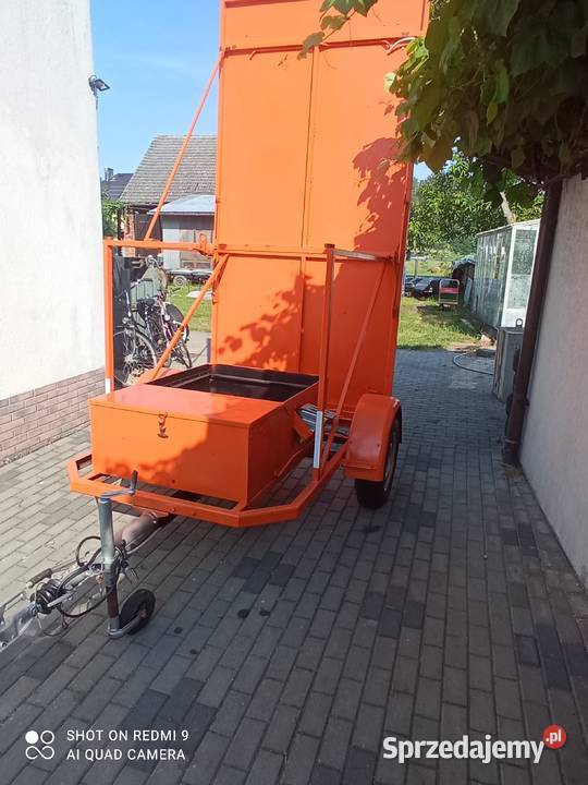 Przyczepa sygnalizacyjna ostrzegawcza świetlna