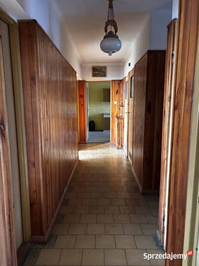 Duży dom z garażem Białynin