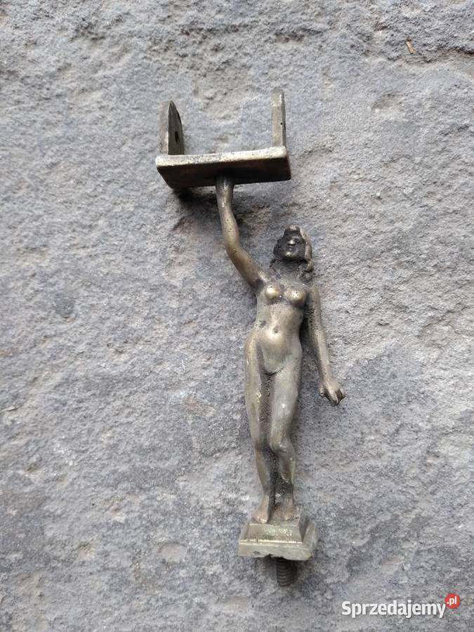 Stara mosiężna figurka kobiety kobieta zabytek śląskie Dąbrowa Górnicza